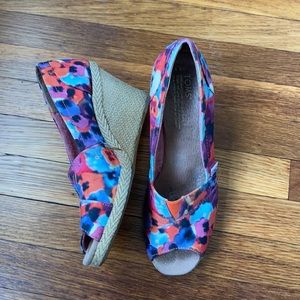 TOMs multi colored wedges